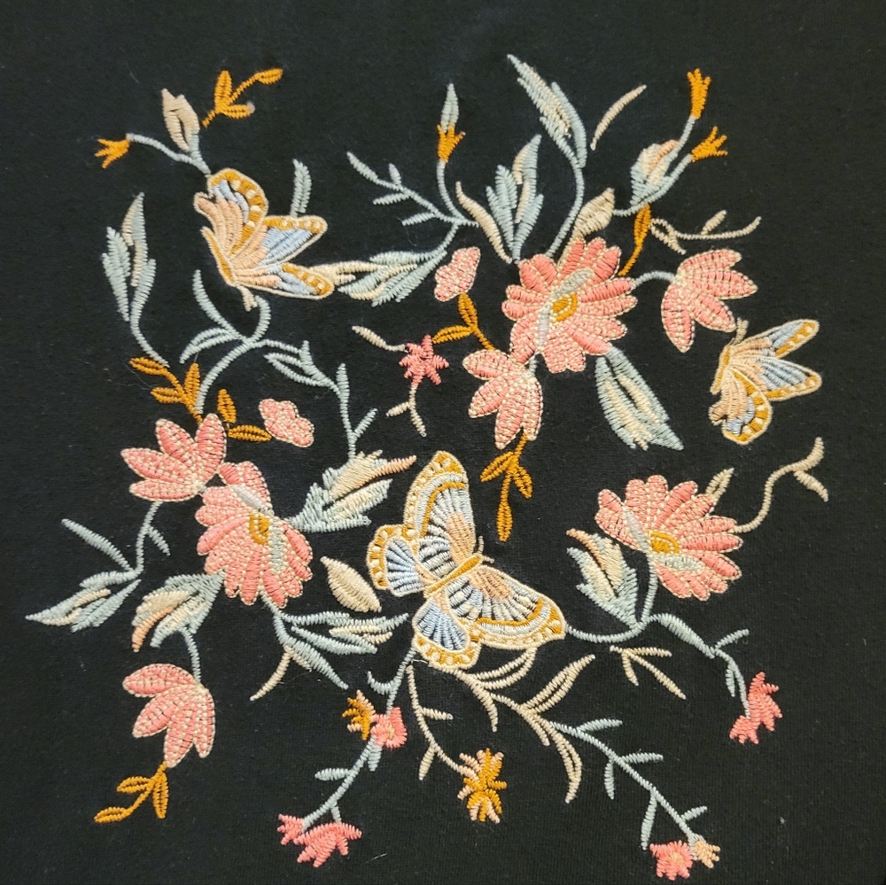 BOHO BELL SLEEVED EMBROIDERED Top - Picture 3 of 8